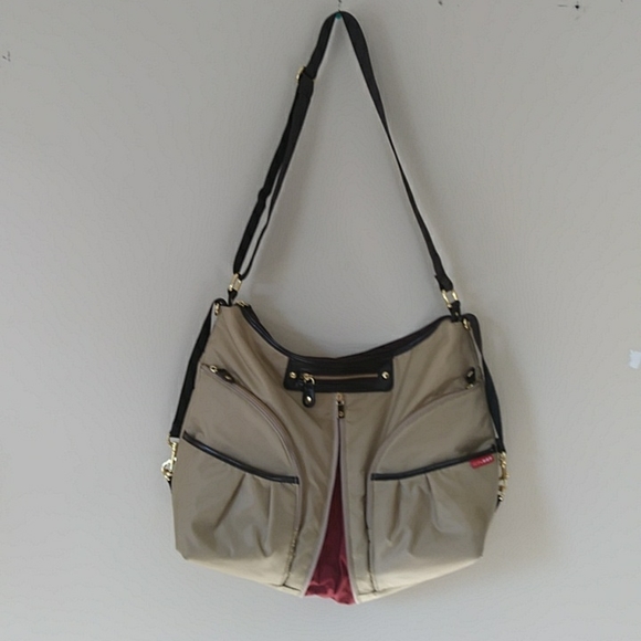 Skip Hop Versa Expandable Diaper Bag Khaki Brown - Picture 2 of 16